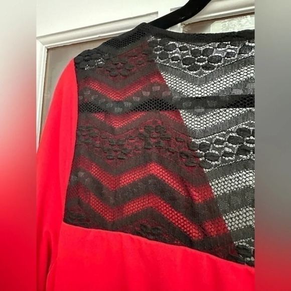 Torrid | Red 3/4 Sleeve Sheer Black Sheer Back Blouse Size 1X NWOT - Picture 7 of 7